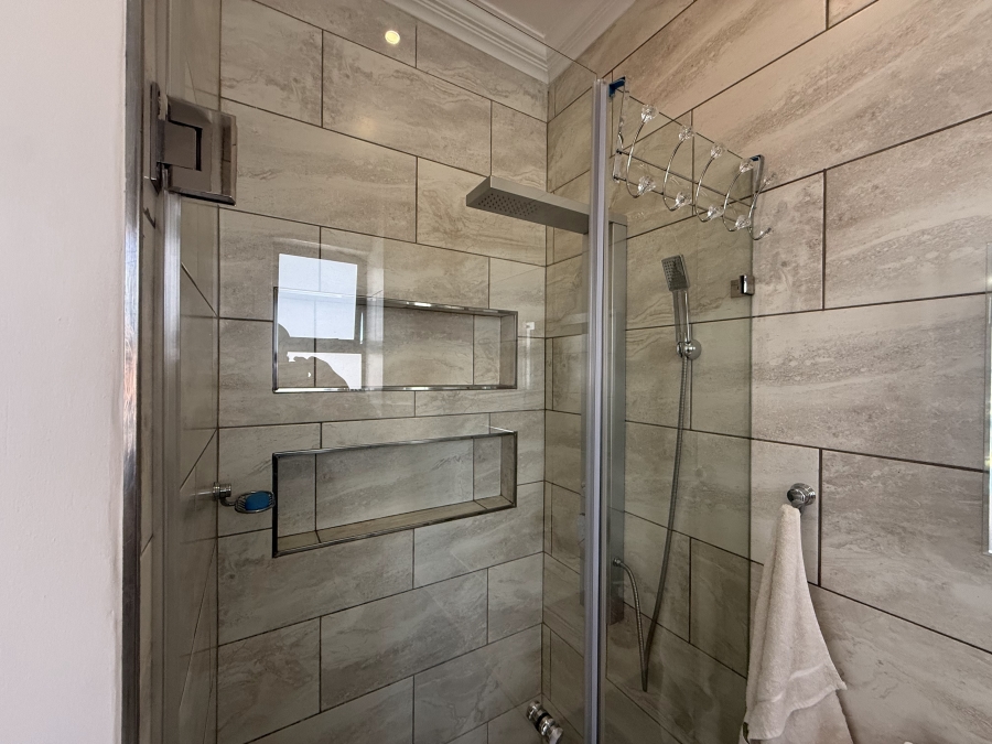 5 Bedroom Property for Sale in The Islands Estates North West